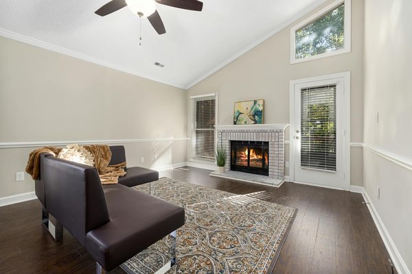 Quels sont les critères pour choisir une clôture anti-bruit efficace pour un jardin en zone urbaine?